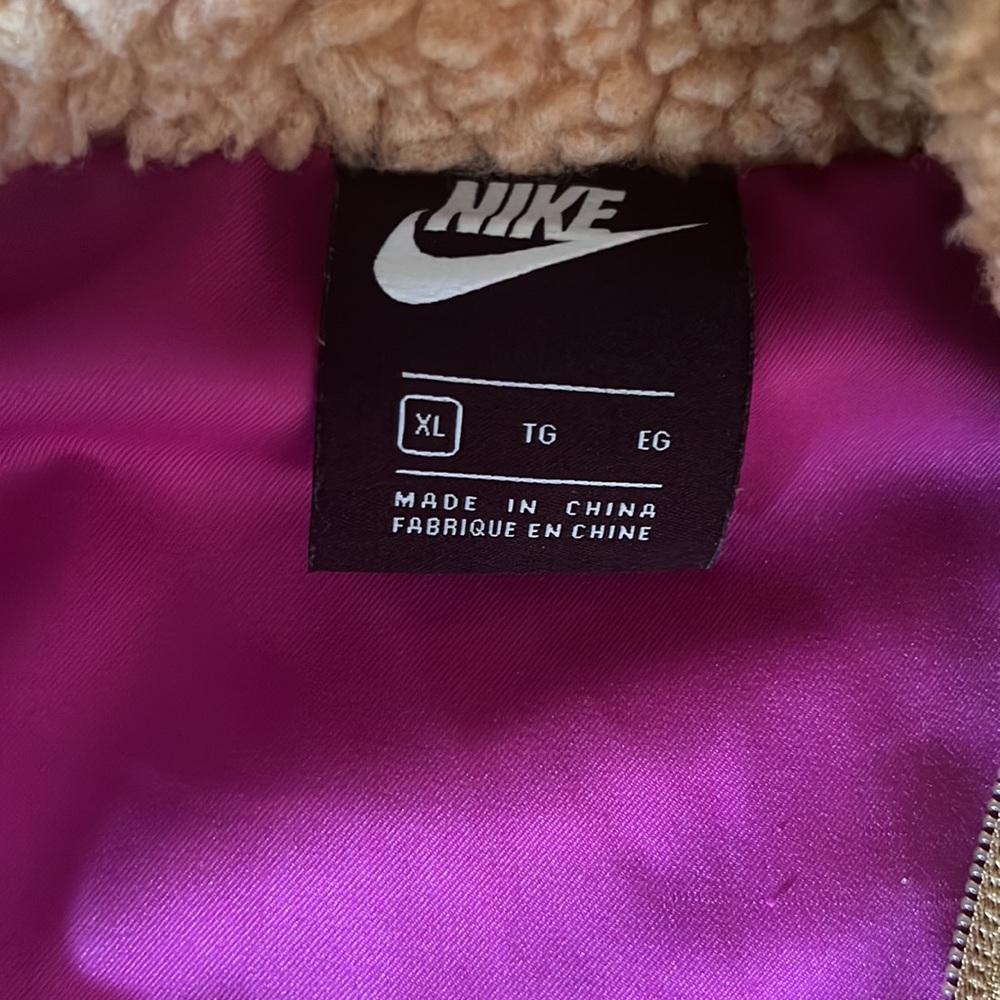 Nike Jacket - Picture 3 of 4